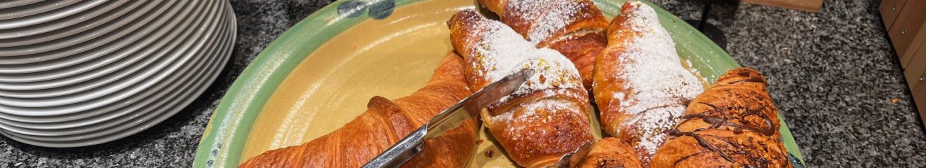 Croissants und Plundergebäck zum Frühstück
