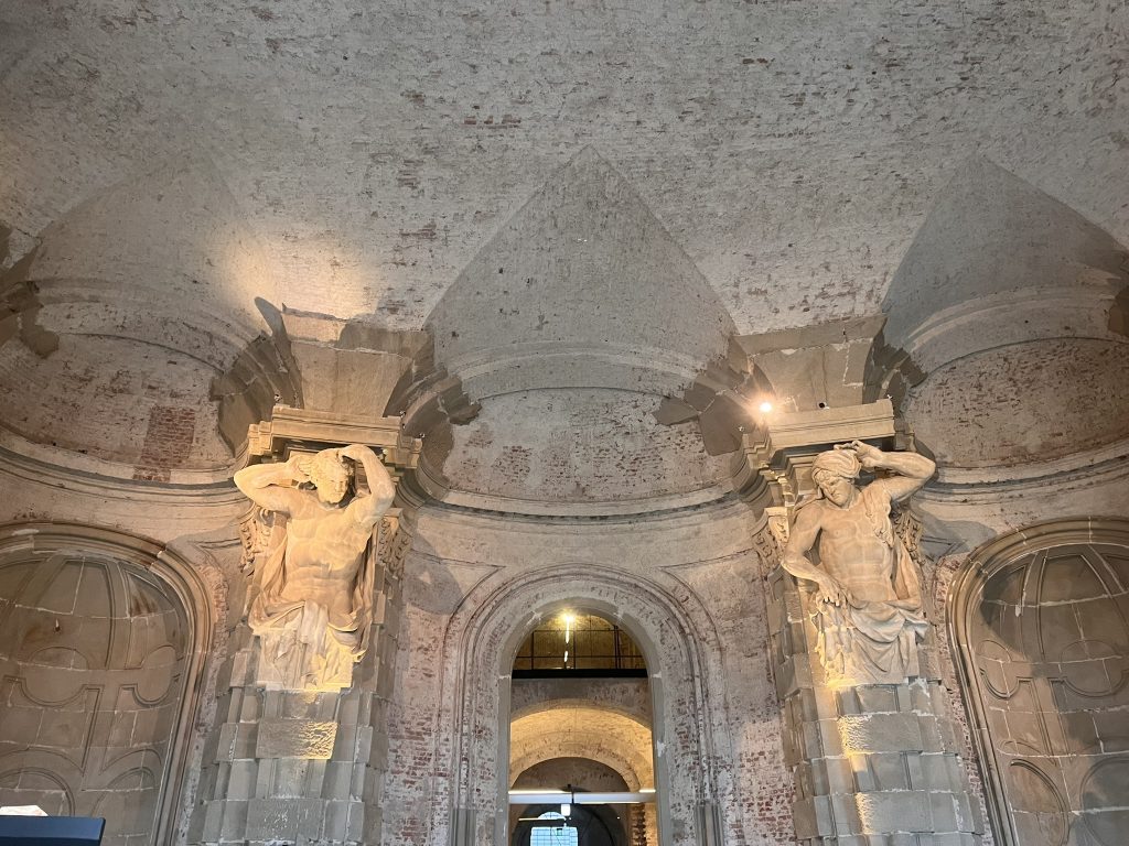 Die Atlanten des Deckengewölbes in Klosterneuburg