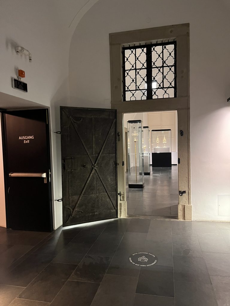 Ein Blick in die Schatzkammer von Stift Klosterneuburg